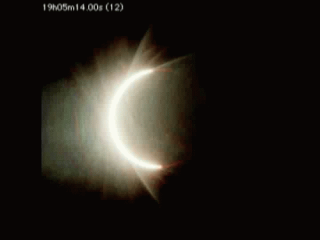 1986.10.3にアイスランド西方沖の機上から撮影された かすり日食(Grazing Eclipse)の写真