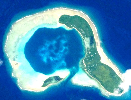 NASAによるイファリク環礁の航空写真