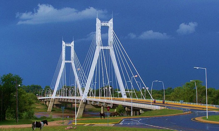 Rio Cuartoに架設されたケーブル留め型橋