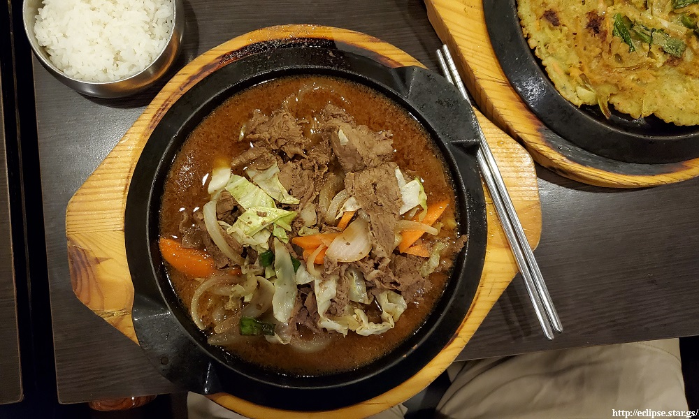 韓国料理はチヂミと肉野菜定食”