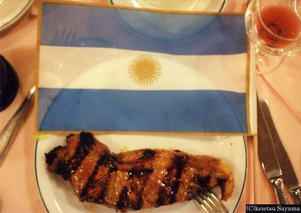アルゼンチンの国旗と肉