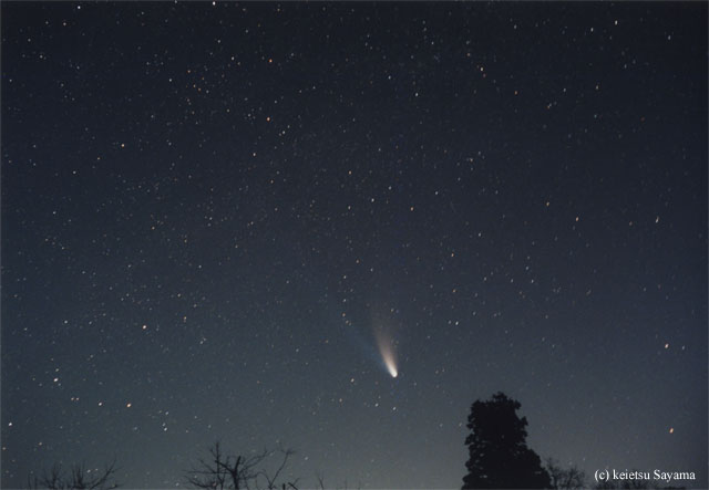 A star and Comet Hale-Bopp of the sky