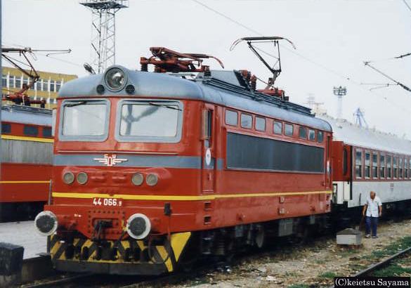 バルナ駅機関車